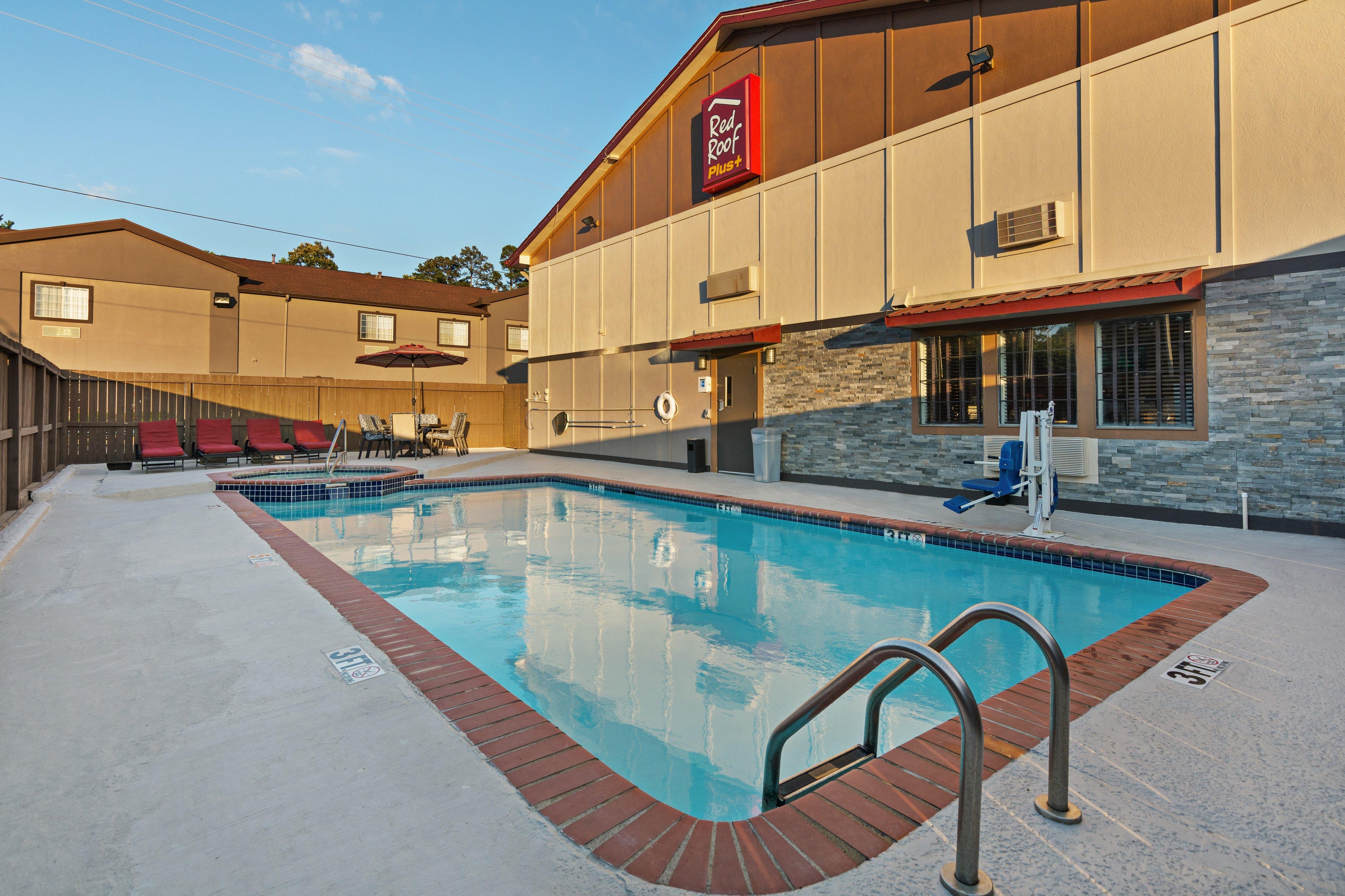 Red Roof Inn Plus+ Гантсвілл Екстер'єр фото