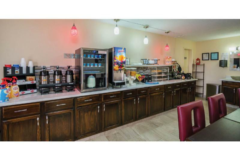 Red Roof Inn Plus+ Гантсвілл Екстер'єр фото